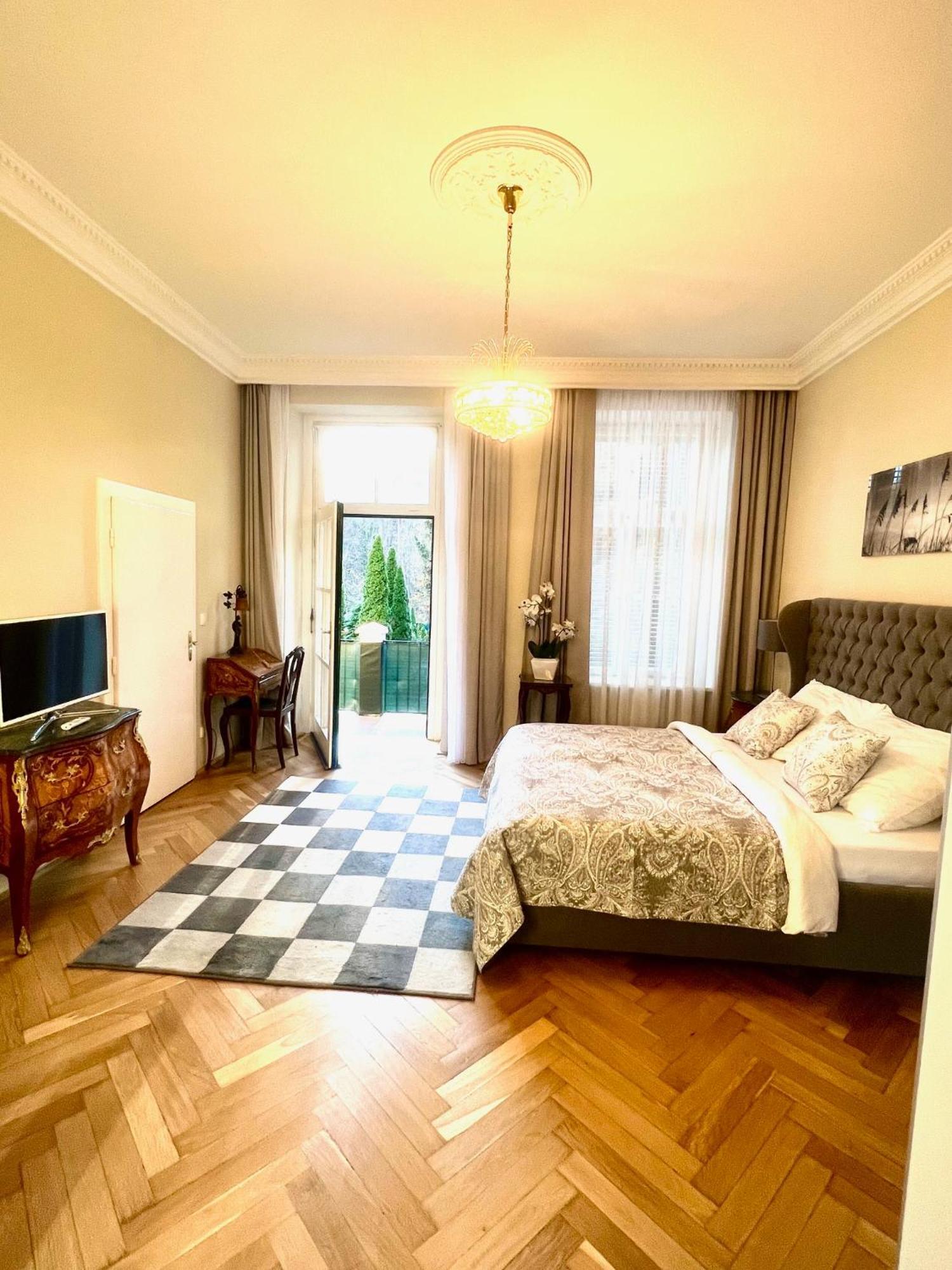 Wienerwald Residenz Baden Luaran gambar